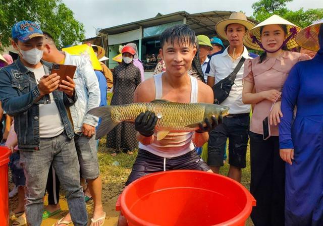 Độc đáo hội thi đi tìm Hoa hậu cá trắm