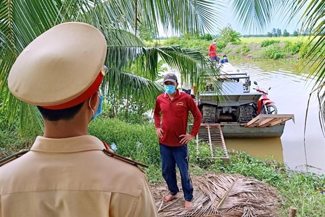 Siết vòng ngoài: Lúa chín rục, tôm đói ăn