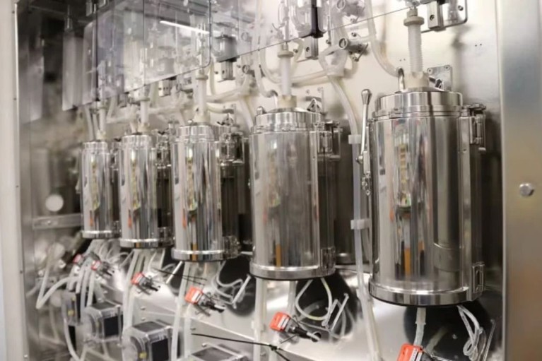 "Nuôi" cá, tôm trong lò phản ứng sinh học - cơ hội cho startup Việt