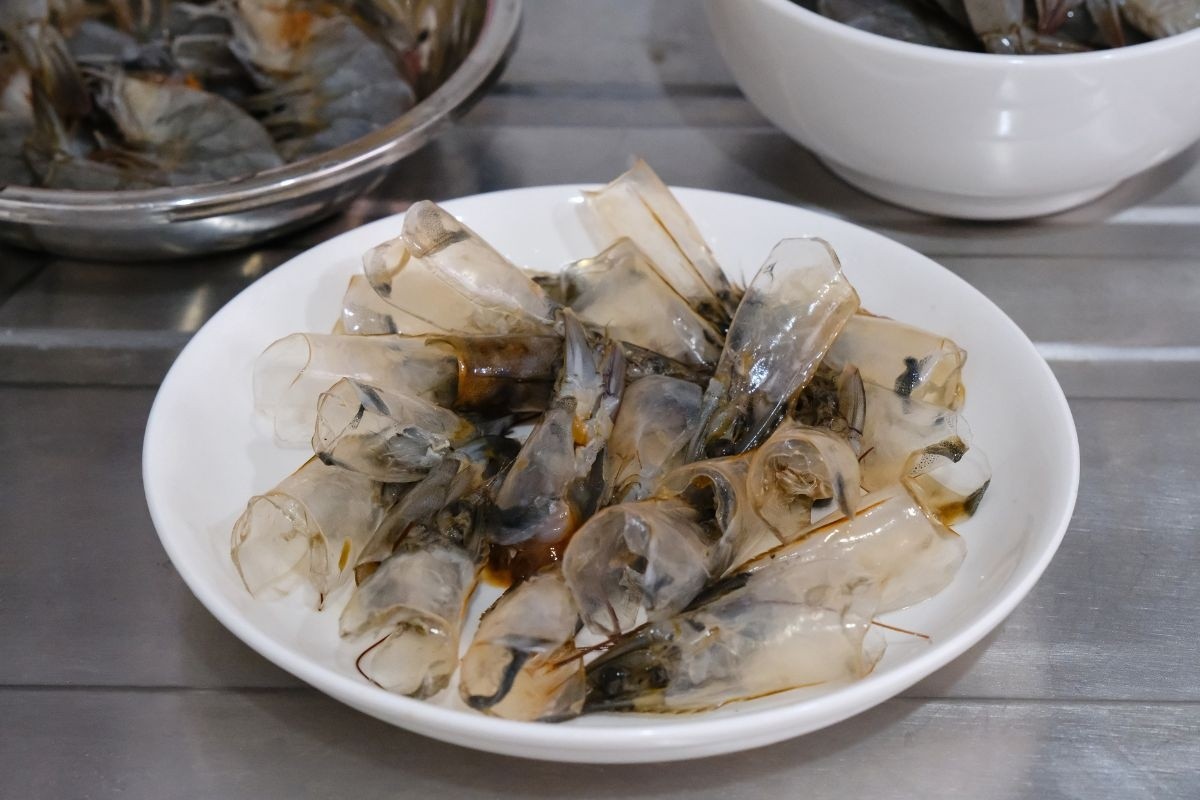 Phụ phẩm tôm – Nguồn thu thứ hai từ đầu và vỏ tôm